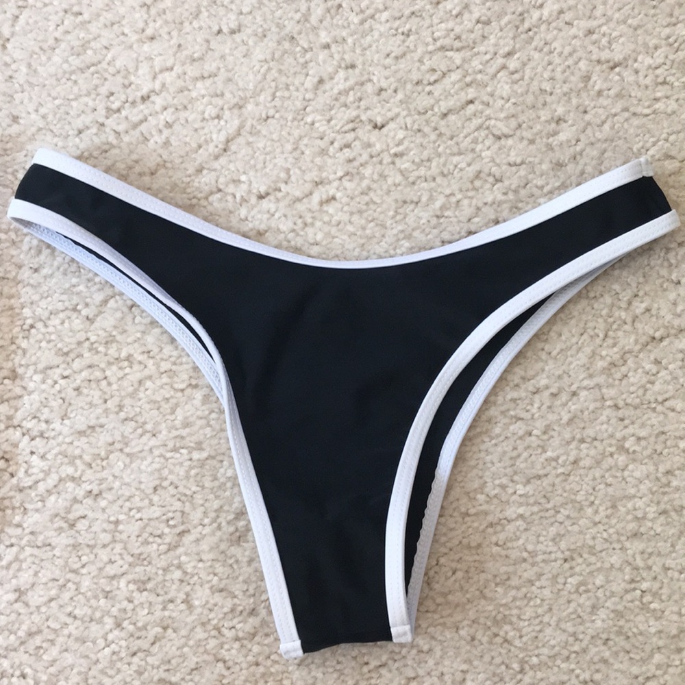 Cute ZAFUL swim bottoms!